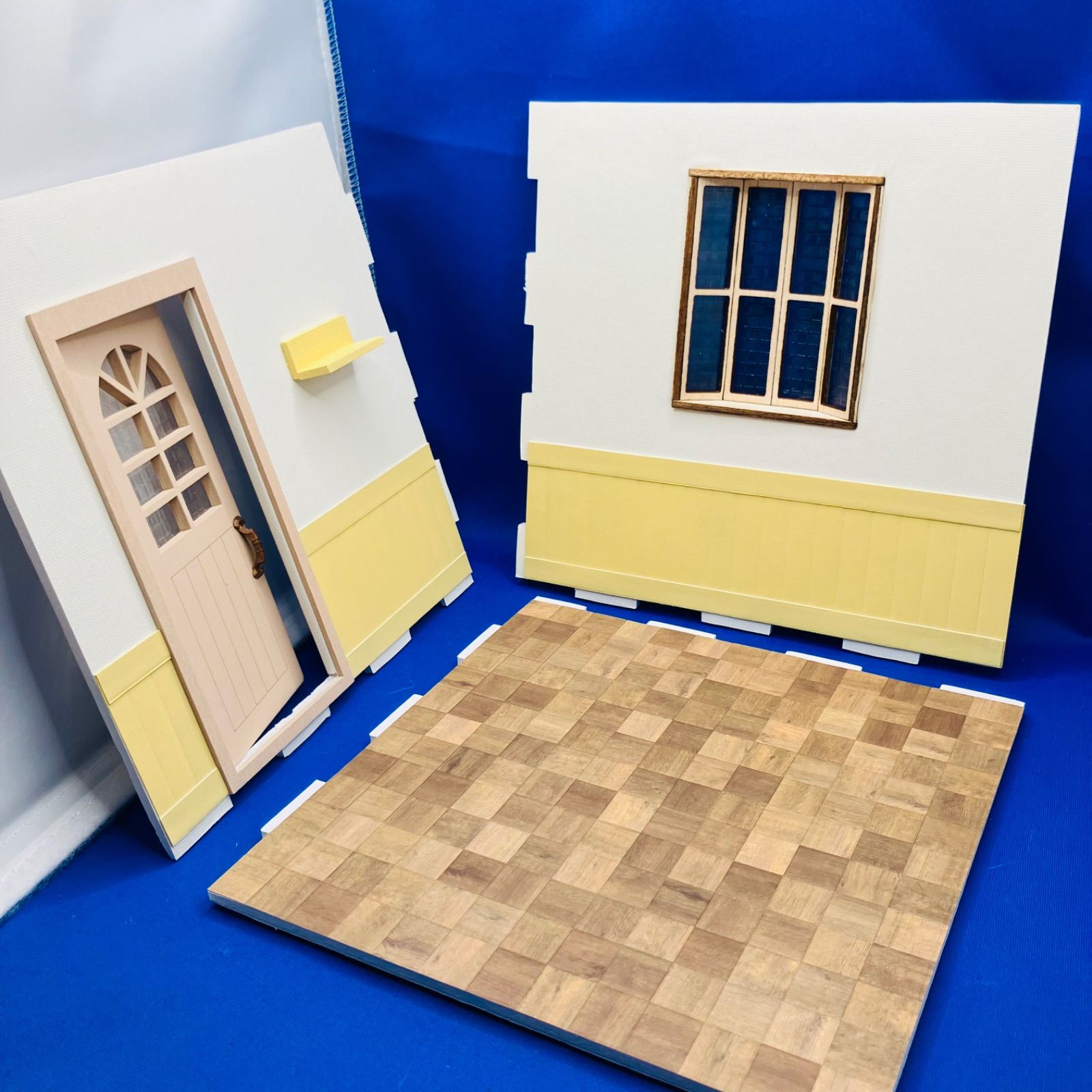 ミモザ色の部屋】ドールハウス 背景ボード ジオラマ 1/12 ドア 撮影