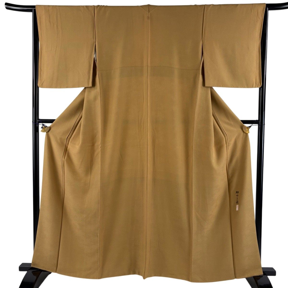 【美品】 色無地 身丈162cm 裄丈65cm M 袷 押田正義 落款 地紋 薄茶色 正絹 秀品 一つ紋 【中古】
