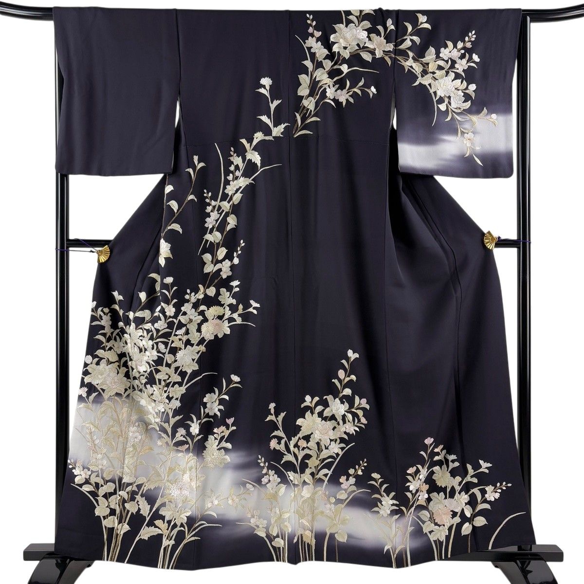 訪問着 身丈158.5cm 裄丈66.5cm M 袷 やまと 草花 刺繍 金糸 濃紺 正絹 逸品 【中古】 114,900円