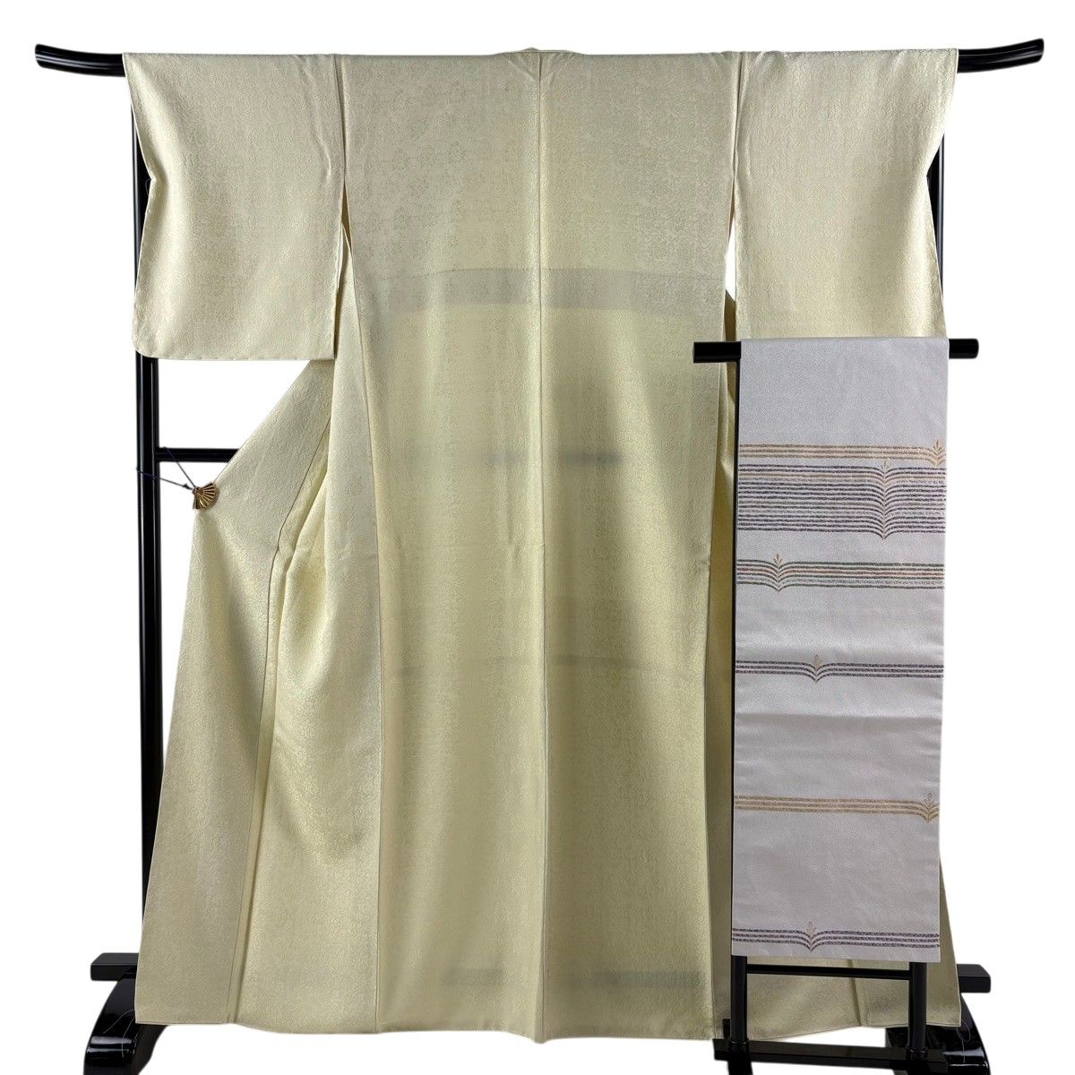 【美品】 色無地 身丈166cm 裄丈68cm L 袷 名古屋帯セット 落款 地紋 薄黄 正絹 秀品 一つ紋 【中古】