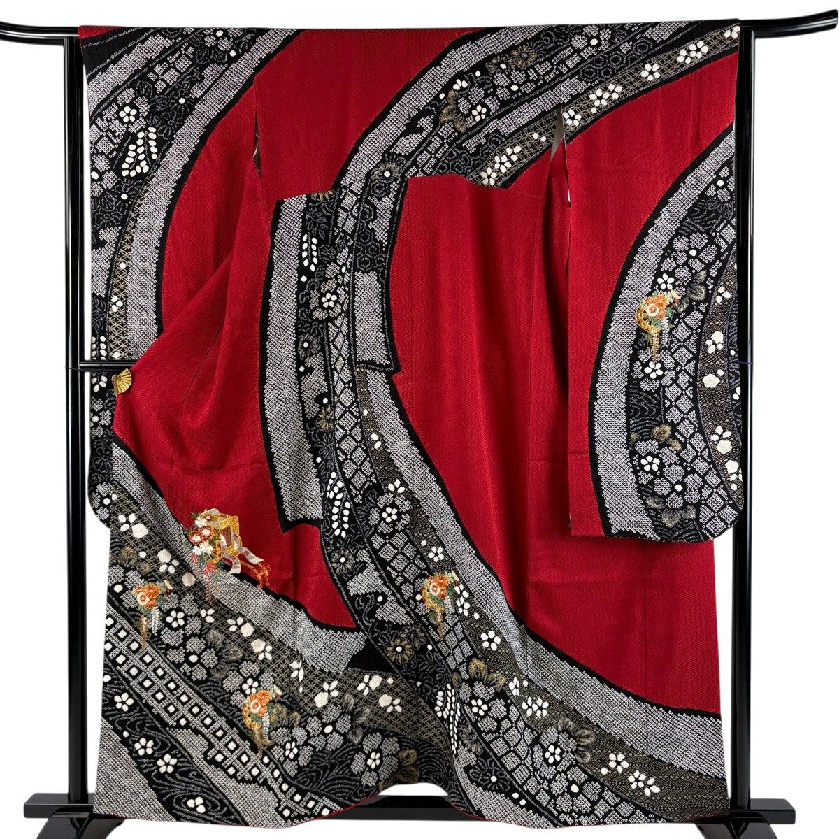 美品】 振袖 身丈157cm 裄丈63.5cm S 袷 御所車 桜 金糸 絞り 赤 正絹