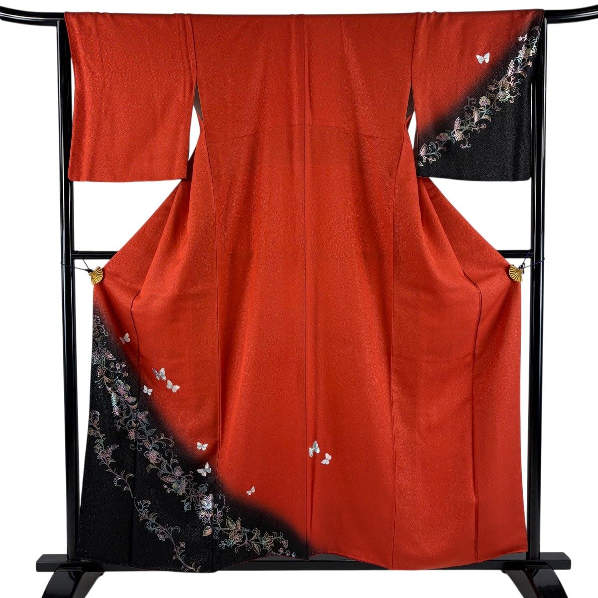付下げ 身丈158.5cm 裄丈66.5cm M 袷 蝶 草花 銀通し 金銀彩 朱色 正絹 秀品 【中古】