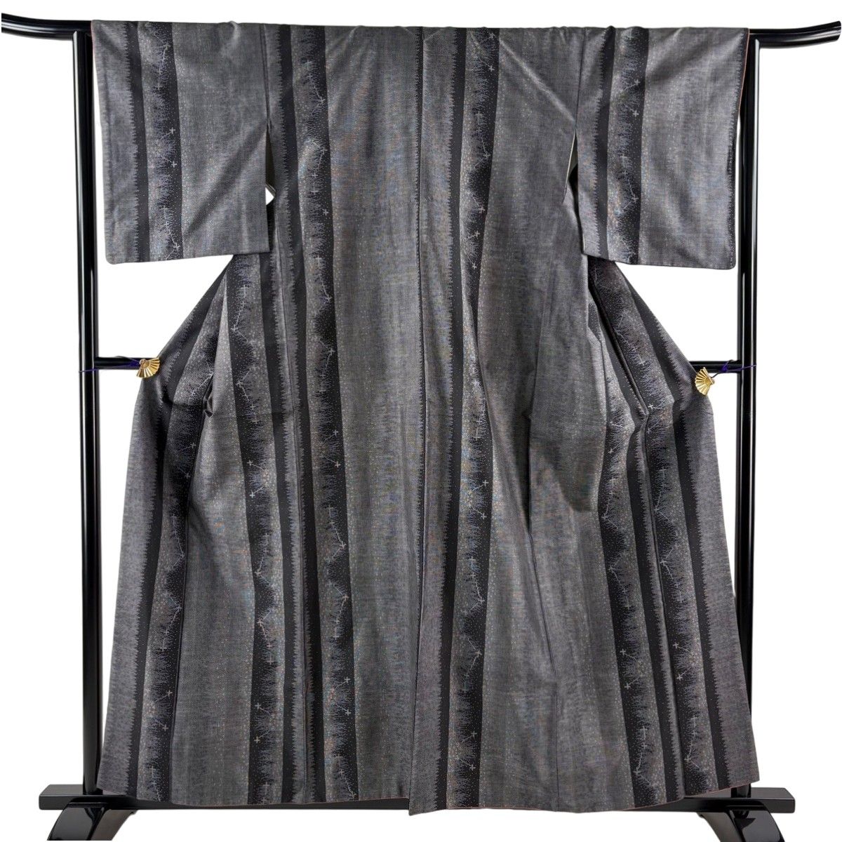 【美品】 紬 身丈158cm 裄丈63.5cm S 袷 縞 幾何学模様 墨色 正絹 秀品 【中古】