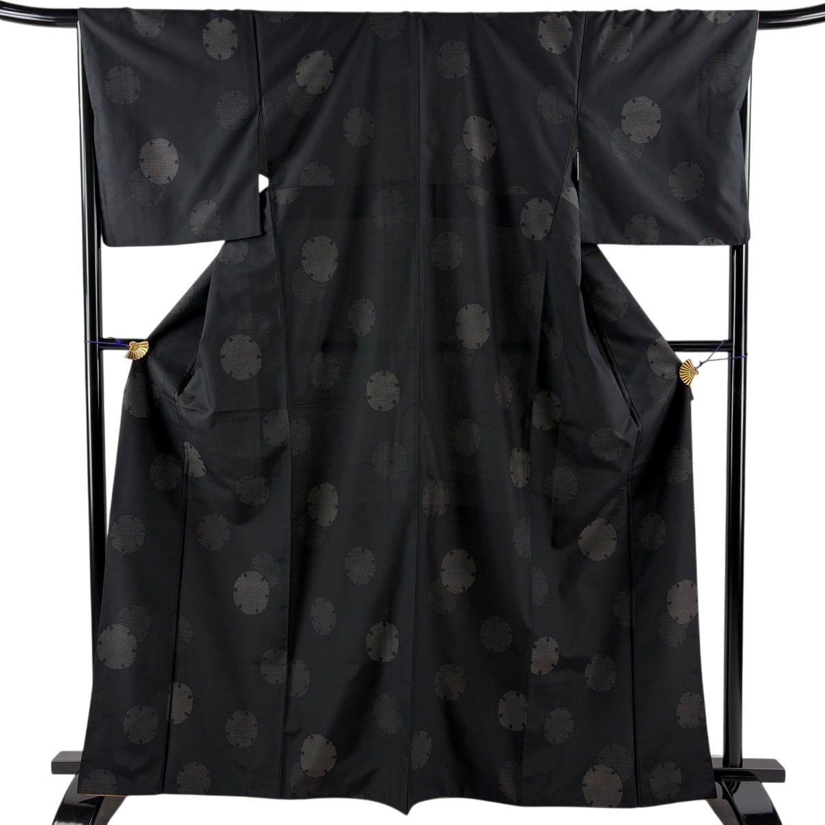 【美品】 紬 身丈165.5cm 裄丈67.5cm L 袷 雪輪 墨色 正絹 秀品 【中古】