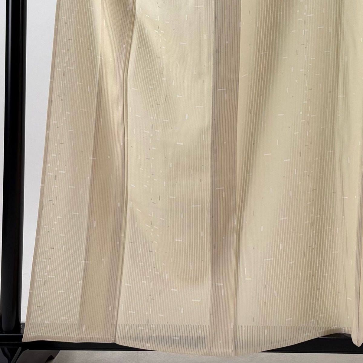 小紋 身丈157cm 裄丈66.5cm M 薄物 縦絽 幾何学 銀彩 ベージュ 正絹 秀品 【中古】 小紋 身丈157cm 裄丈66.5cm M 薄物 縦絽 幾何学 銀彩 ベージュ 正絹 秀品 【中古】