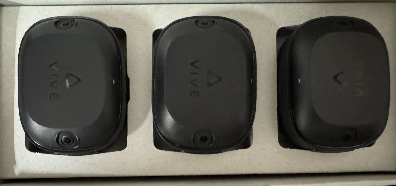 VIVE Ultimate Tracker 3+1 ベルト付き-銀座販売中