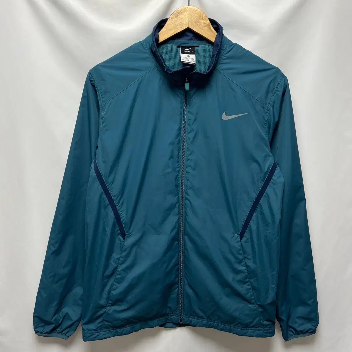正規品/M NIKE ナイキ スウッシュ ドライフィット ランニング ウーブン 青色 ウィンドブレーカー