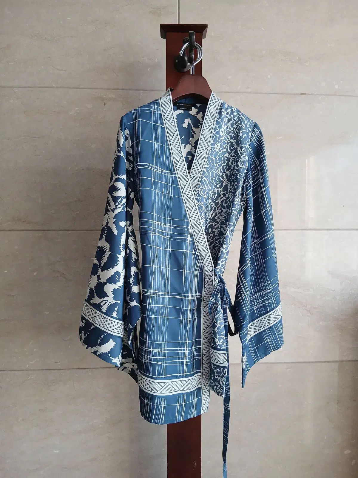 シルク ローブ (ブルー 起毛 着物 ガウン) BCBG MaxAzria 新品