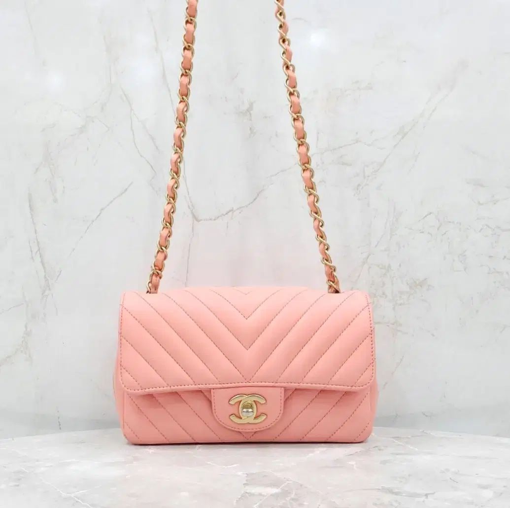 シャネル ピンク Chevron Classic New Mini チェーンバッグ A69900