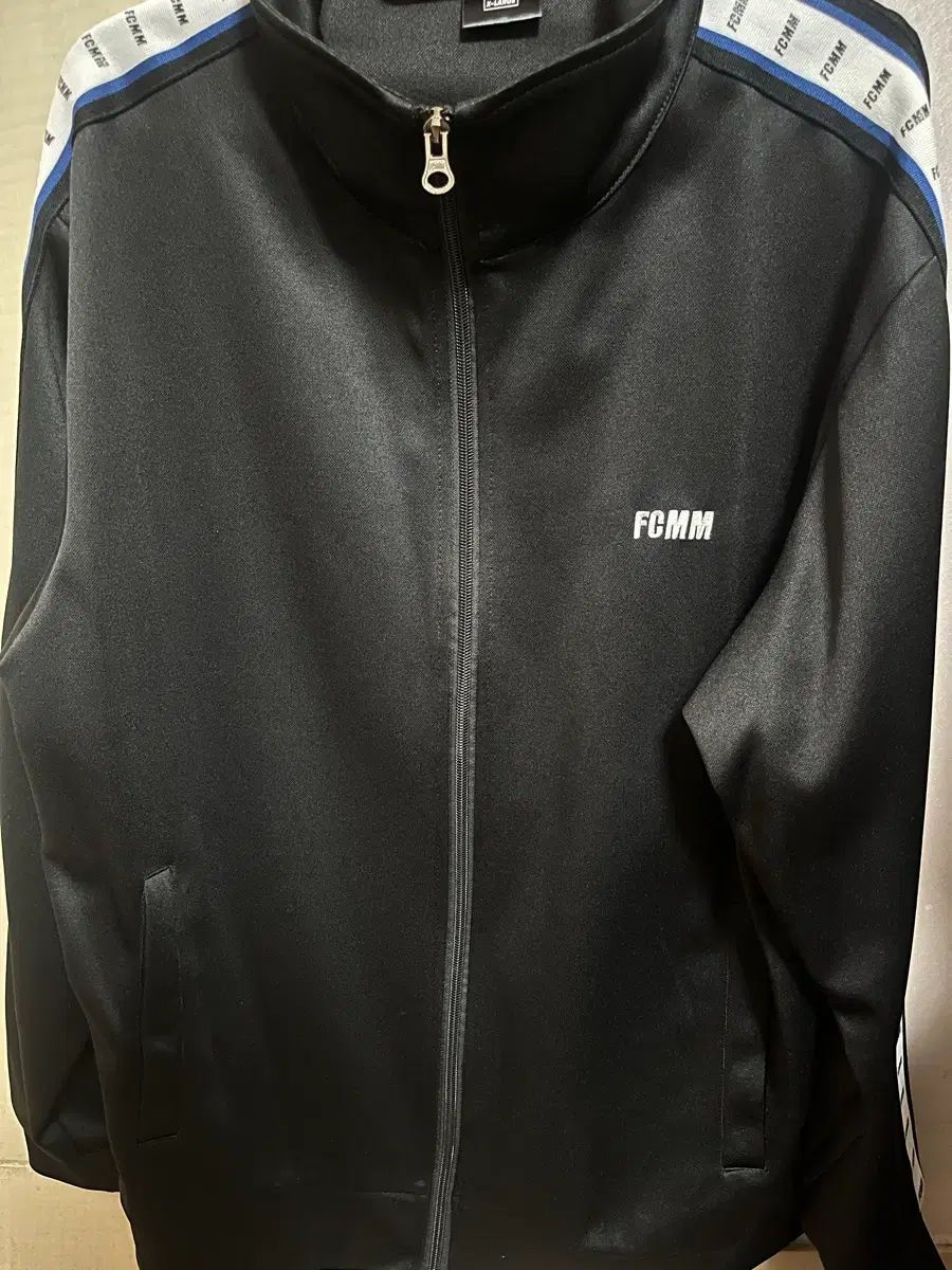 FCMM ブラック トラック ジャケット