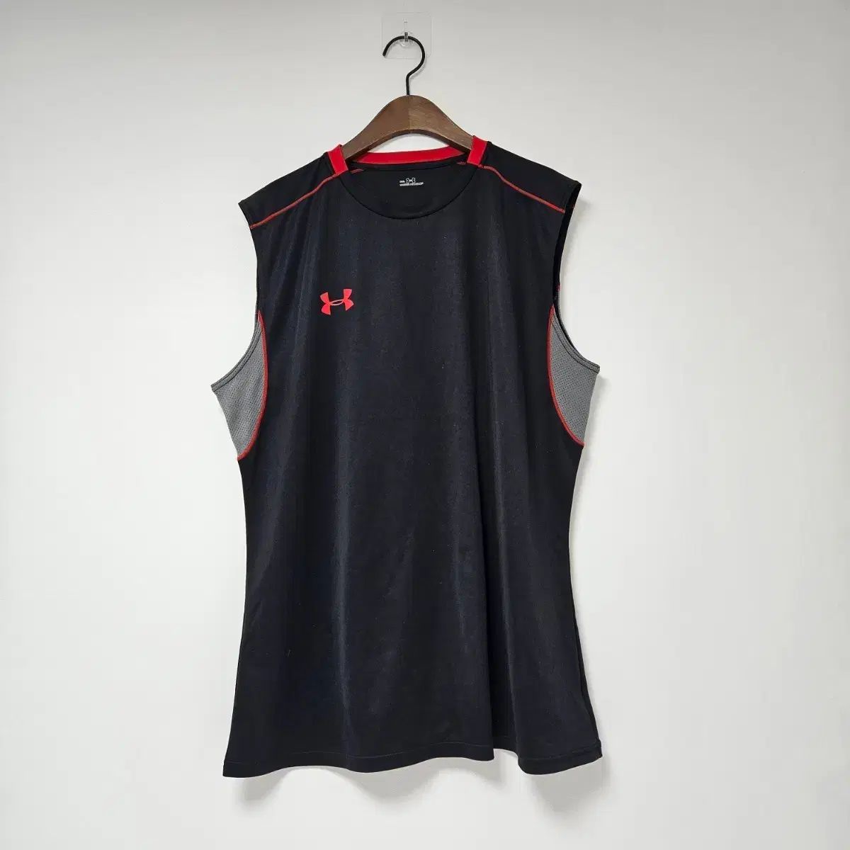 UNDER ARMOUR アンダーアーマー ブラック ノースリーブ Tシャツ