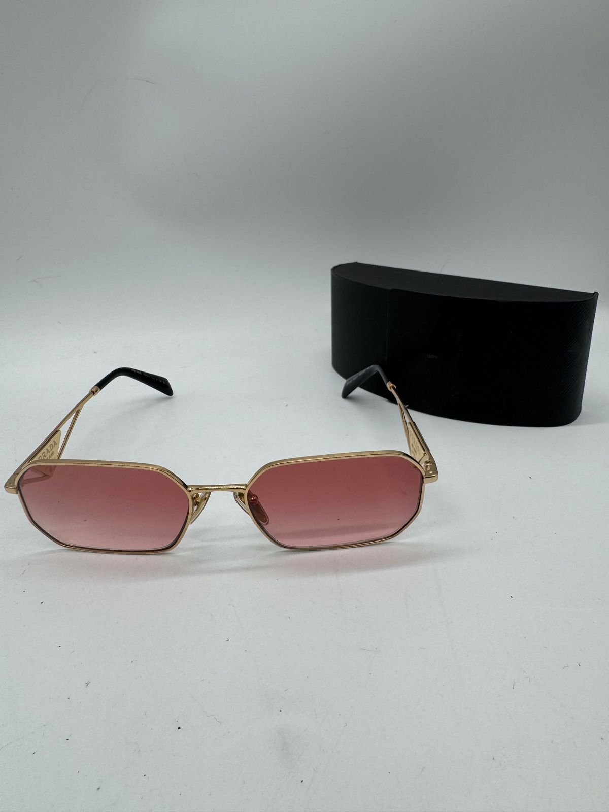 美品】PRADA プラダ トライアングル ロゴ サングラス P1403 - メルカリ
