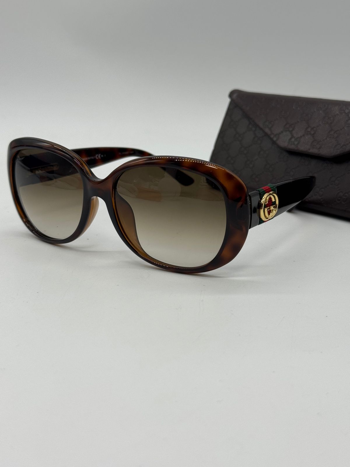 【美品】GUCCI グッチ シェリーライン インターロッキング サングラス P682