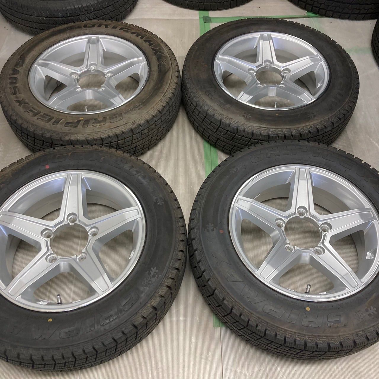 ジムニー 中古スタッドレス 16インチ 5.5j +20 PCD139.7 グリップ 