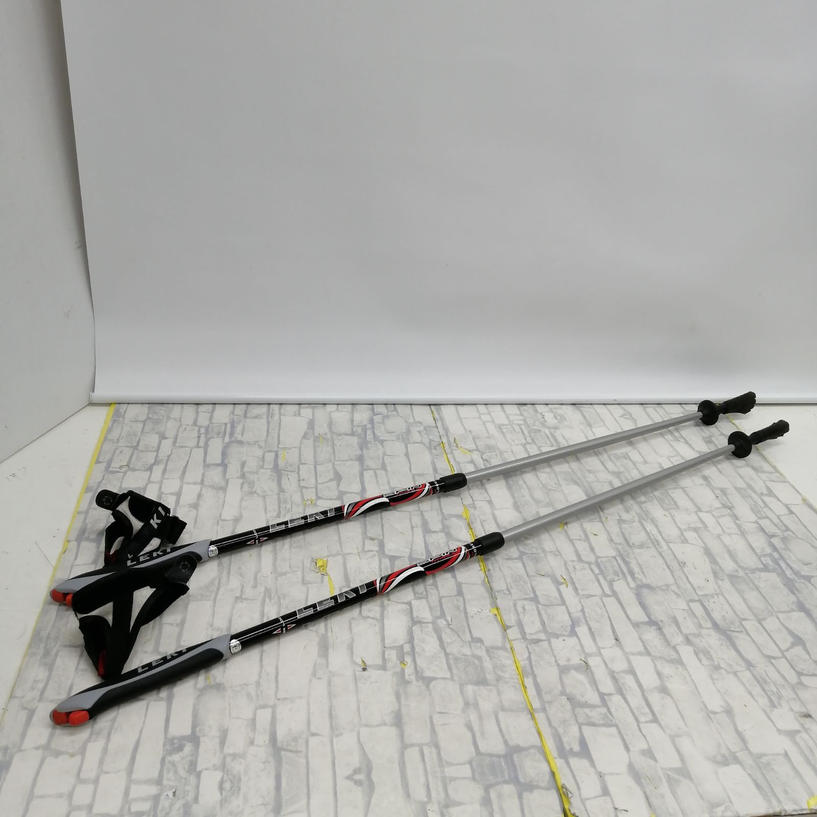 【動作品】LEKI トレッキングポール スピン シャークモデル 100-130cm M2209-hh6k4