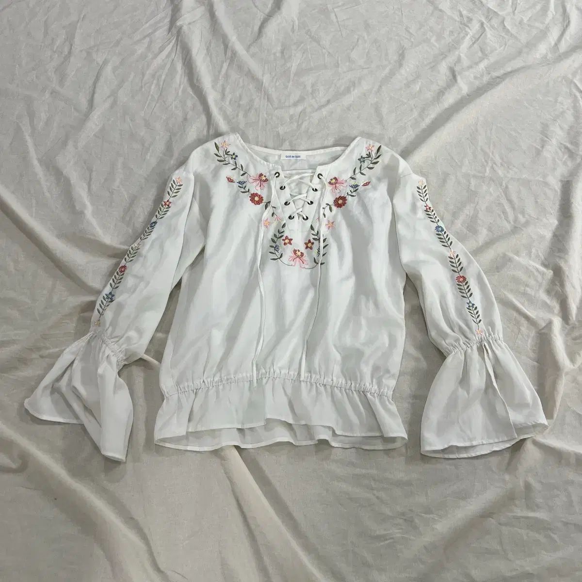 OLIVE des OLIVE オリーブ デ オリーブ フラワー刺繍 レースアップ ブラウス 森ガール