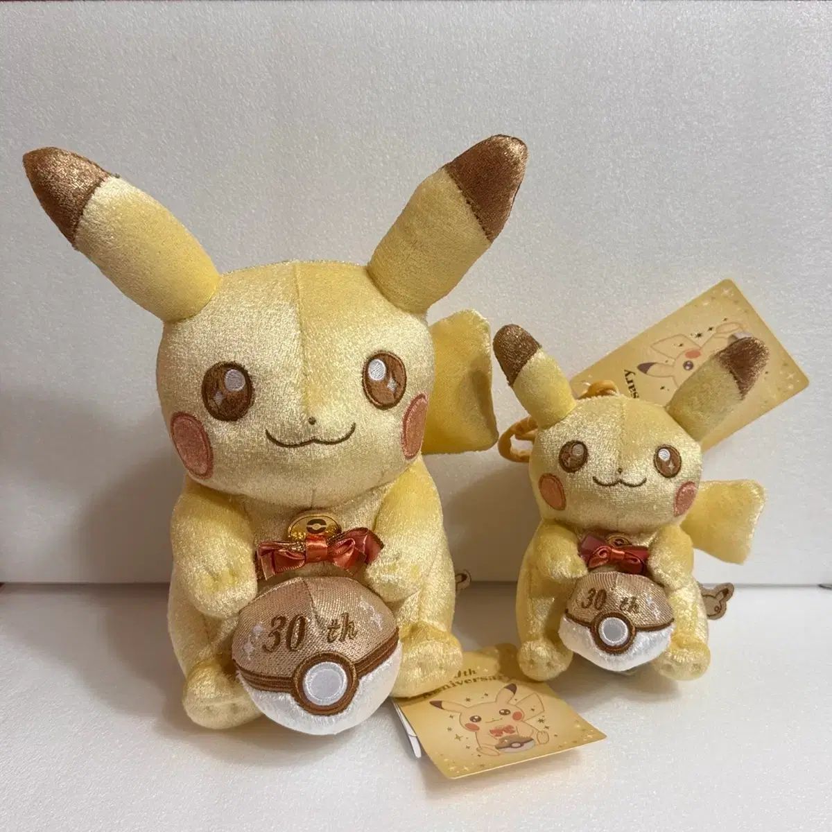 ポケットモンスター 30周年 GOLD ピカチュウ ぬいぐるみ キーホルダー セット