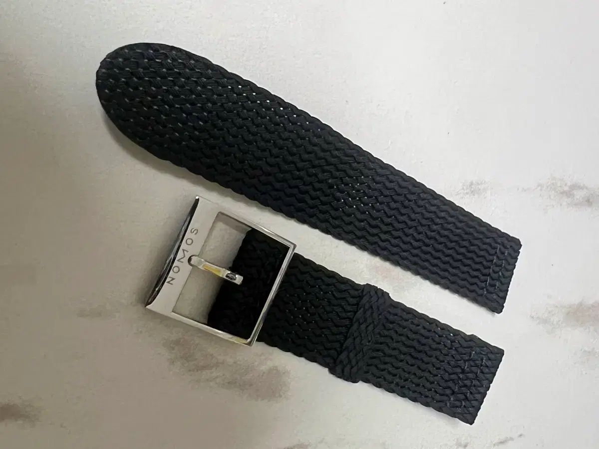 ノモス ペルロン ストラップ A級
