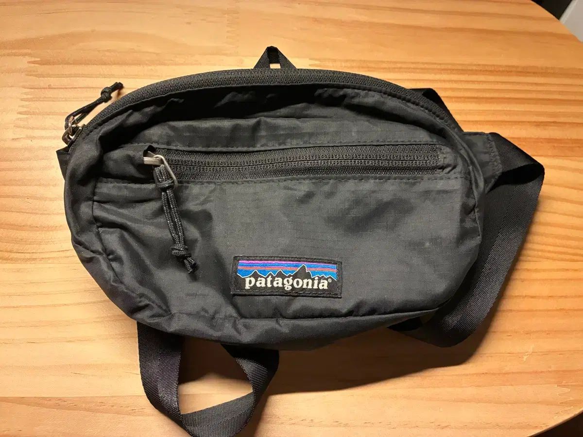 旧モデル廃盤) patagonia パタゴニア ウルトラライト ミニ ヒップパック ブラック