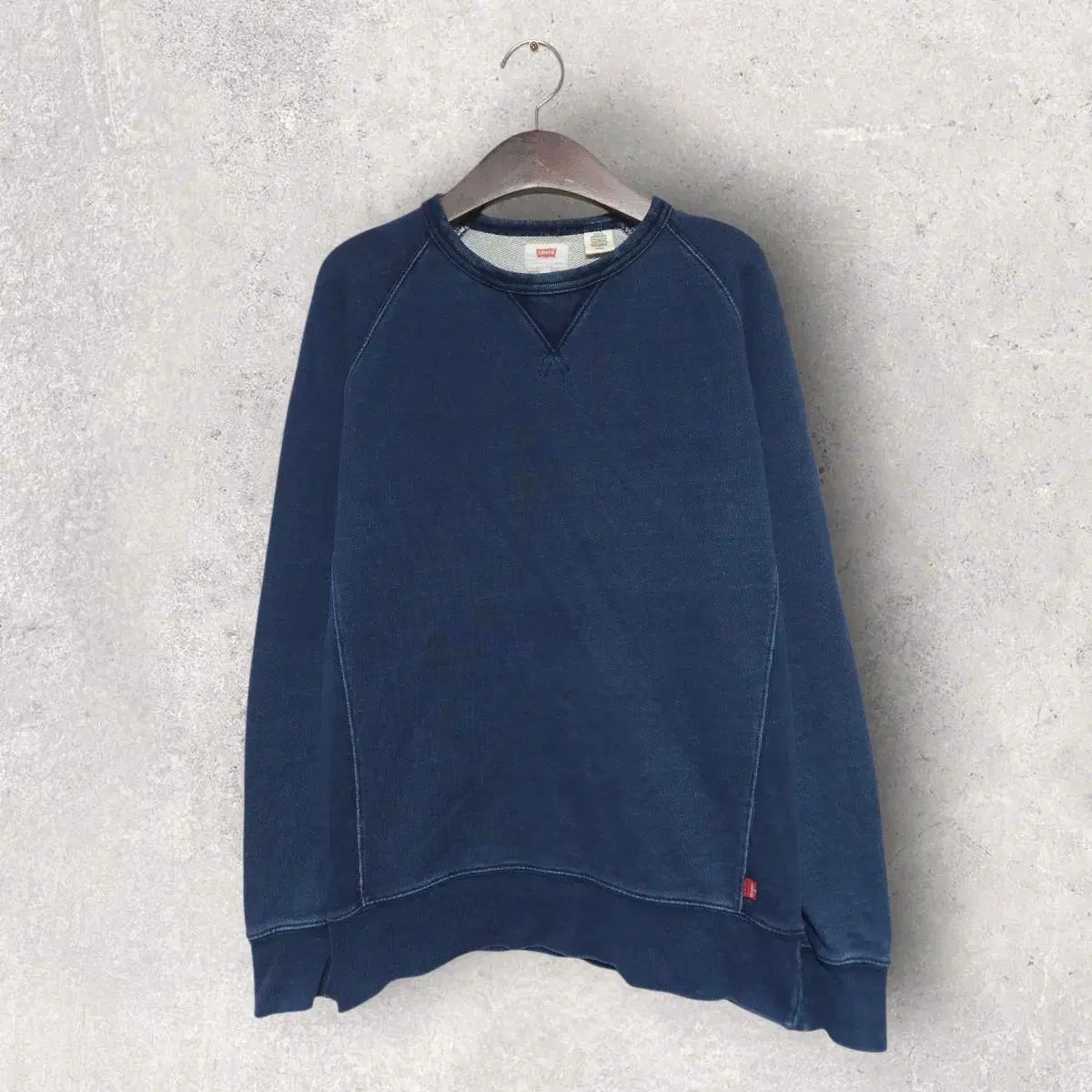 リーバイス Indigo ウォッシュド スウェットシャツ (100/L)