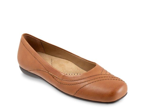 トロッターズ レディース シューズ パンプス Trotters Sasha Flat Cognac