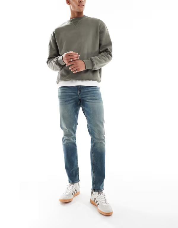 エイソス メンズ ボトムス デニムパンツ ジーンズ ASOS DESIGN slim jeans in mid wash blue with tint Mid wash blue ブルー