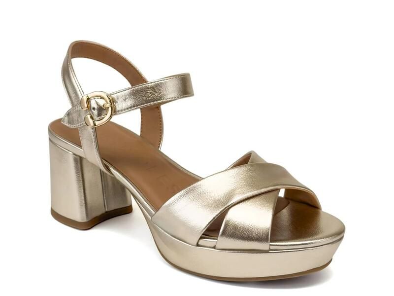 エアロソールズ レディース シューズ サンダル プラットフォーム AerosolesCharlye Platform Sandal Gold Metallic ゴールド