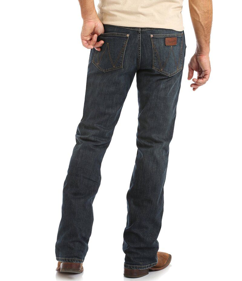 ラングラー メンズ ボトムス デニムパンツ リラックスフィット ブーツカット ブーツ ジーンズ WranglerR RetroR Falls City Relaxed Fit Bootcut Jeans Falls City