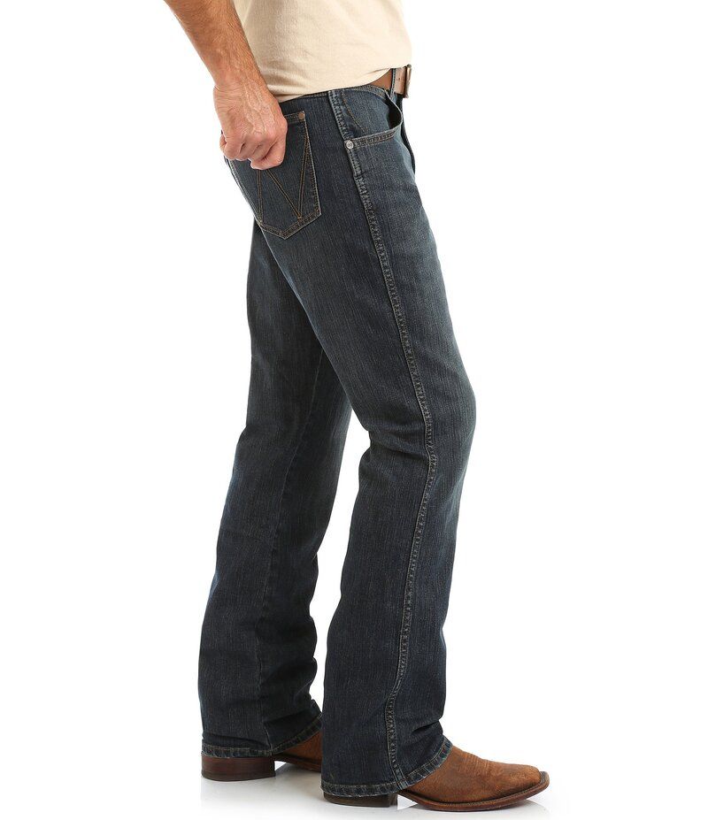 ラングラー メンズ ボトムス デニムパンツ リラックスフィット ブーツカット ブーツ ジーンズ WranglerR RetroR Falls City Relaxed Fit Bootcut Jeans Falls City