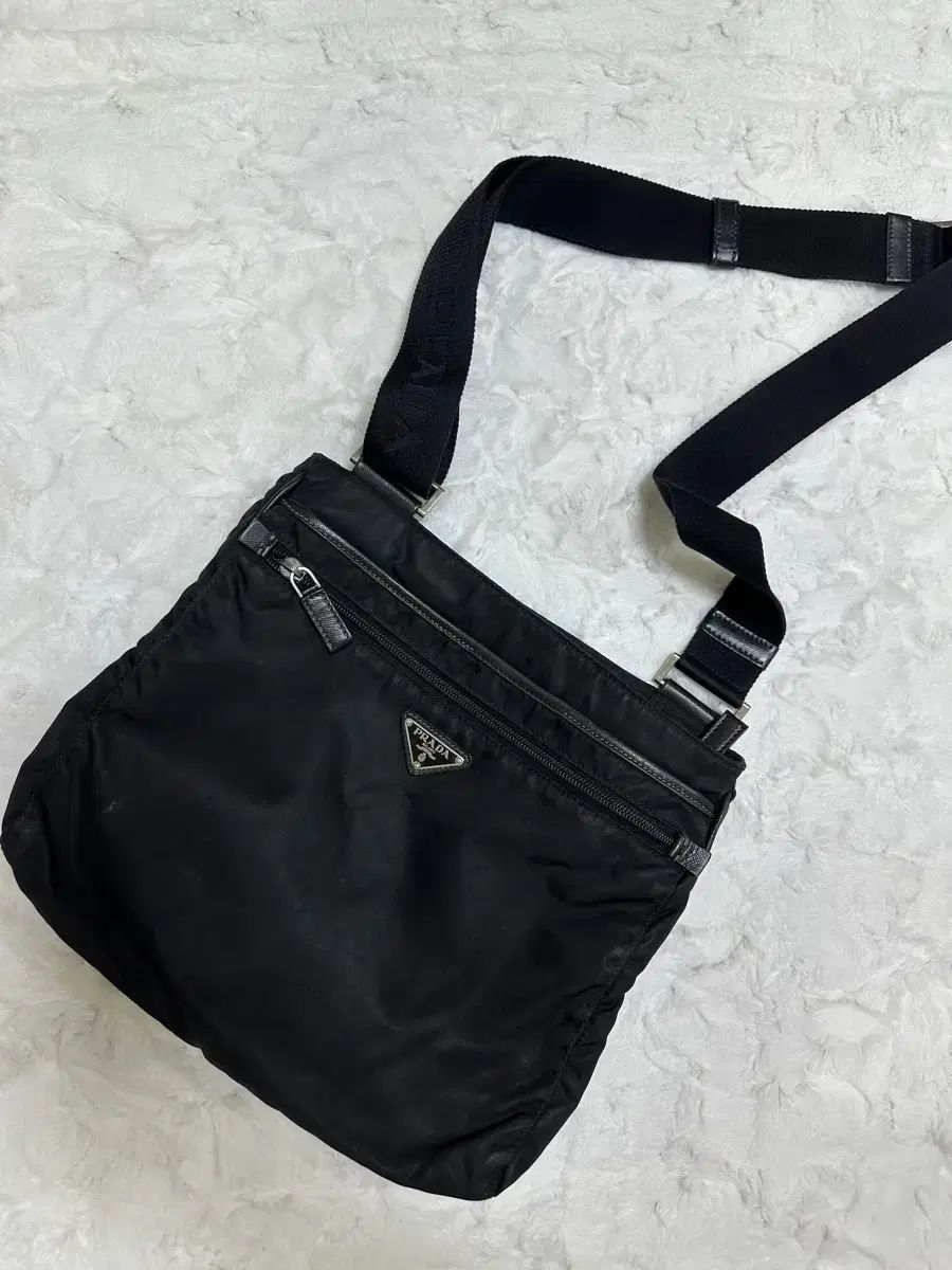 PRADA プラダ ブラック クロスバック