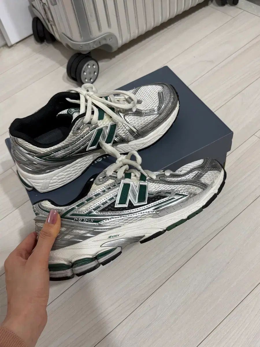 店舗購入 正規品 New Balance 1906 シルバー/グリーン スニーカー New Balance スニーカー