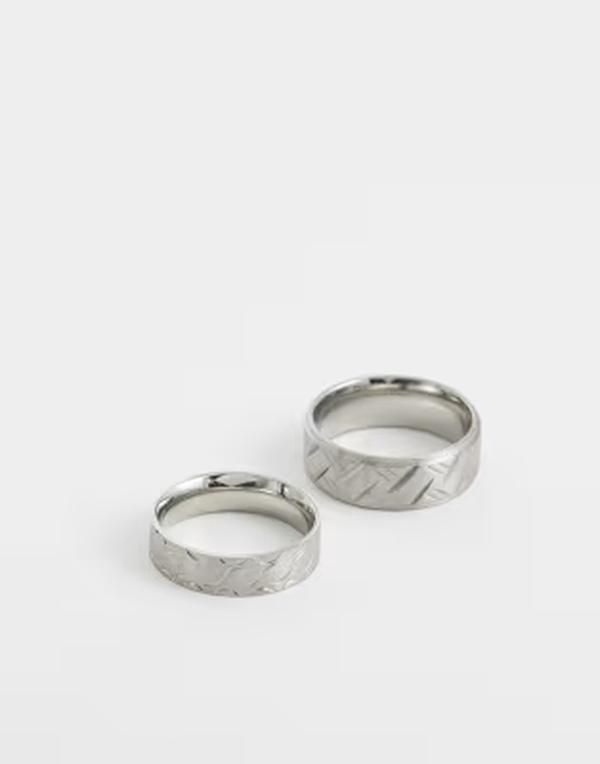 エイソス メンズ アクセサリー リング Tシャツ ASOS DESIGN waterproof stainlessteel 2 pack etched groove band ring SILVER シルバー