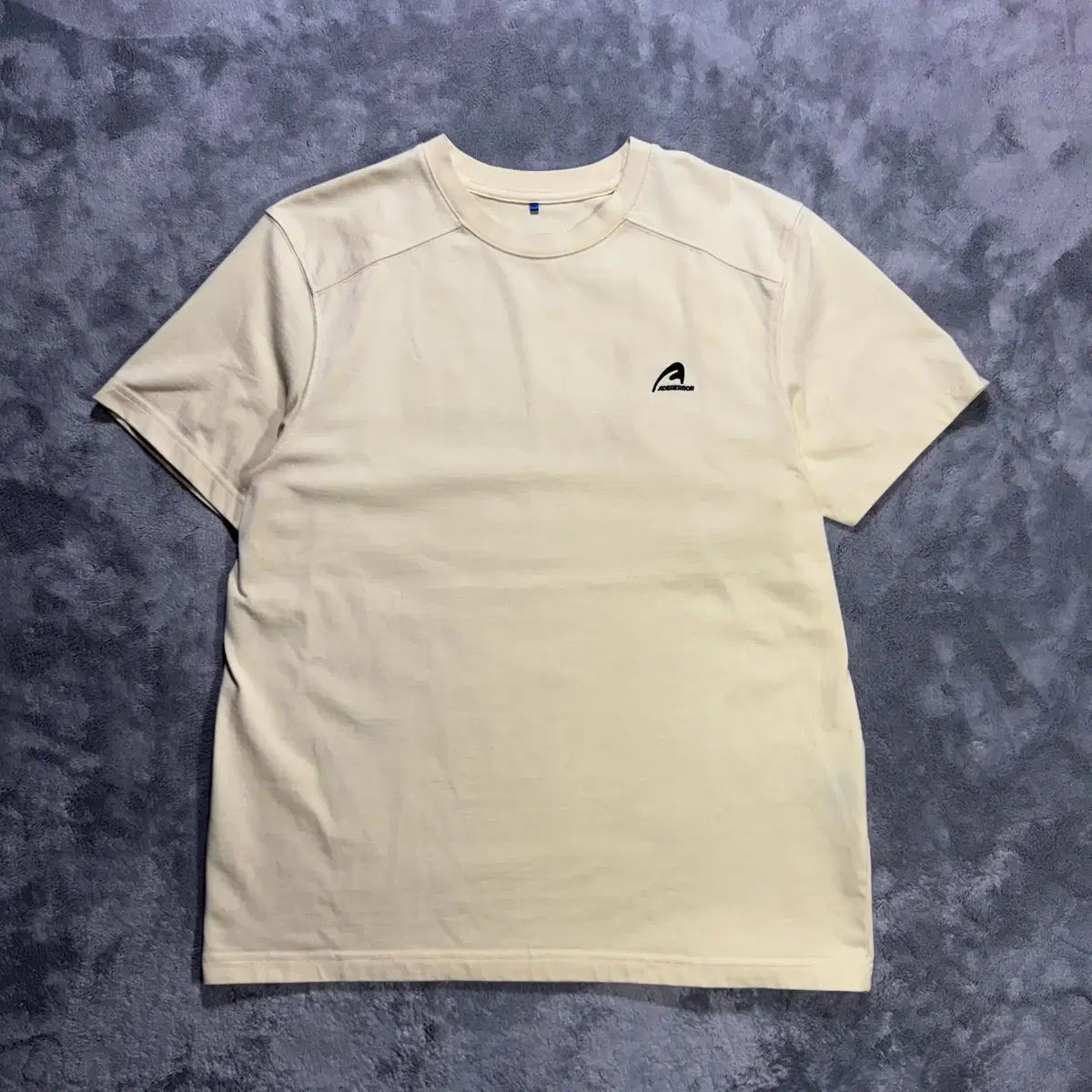 ADER ERROR A Peec ロゴ Tシャツ イェロー