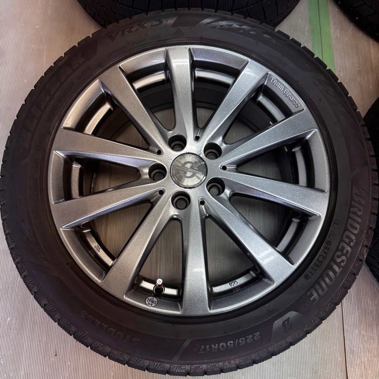 ボルボ用 中古スタッドレス 17インチ 7j +50 PCD108 ブリヂストン VRX3 ボルボ用 中古スタッドレス 17インチ 7j +50 PCD108 ブリヂストン VRX3