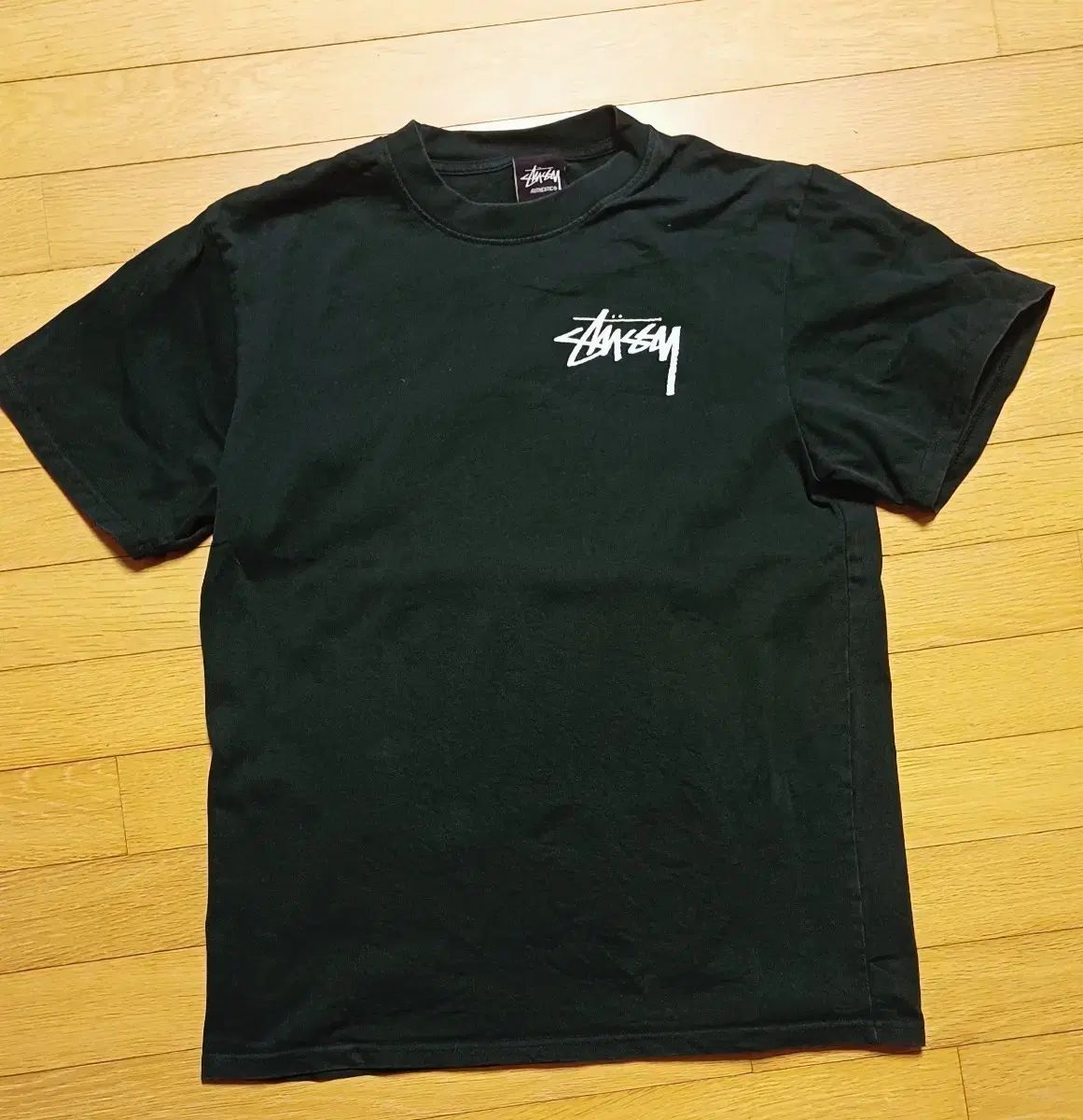 STU Saturday of Us 半袖 Tシャツ ブラック ロゴ プリンティング