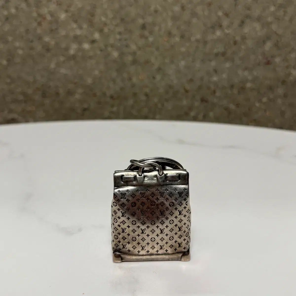 ルイヴィトン スチーマー バックパック シルバー バッグチャーム キーホルダー