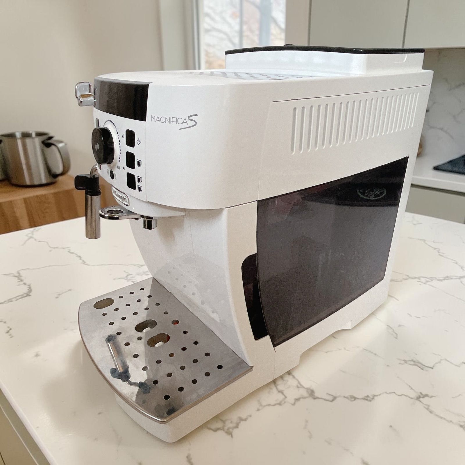 【美品】デロンギ ECAM22112W マグニフィカS 全自動コーヒーマシン ホワイト #0519-3 エスプレッソ カフェジャポーネ コーヒーメーカー 豆から挽く ミルクフロッサー 家庭用