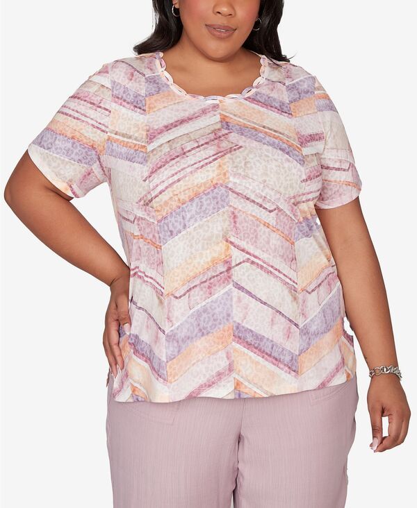 アルフレッド ダナー レディース トップス Tシャツ ヴィンテージ クルーネック プラスサイズ Alfredunner Plusize Vintage Charm Chevron Geometricrewneck TShirt Rose