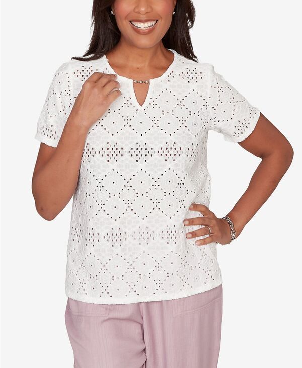 アルフレッド ダナー レディース トップス Tシャツ ヴィンテージ プチ Alfredunner Petite Vintage Charm Solid Eyelet Split Beaded Neck TShirt White ホワイト