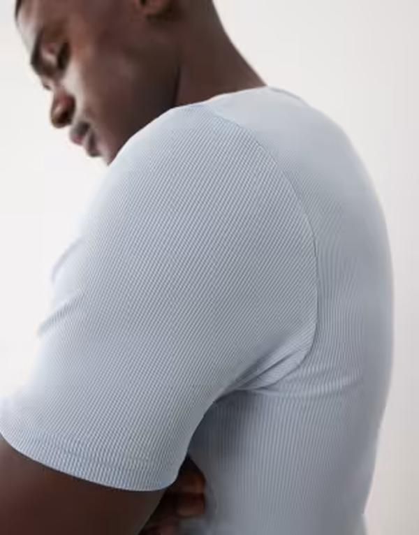 エイソス メンズ トップス Tシャツ リブ ASOS DESIGN Essentials muscle fit ribbed Tshirt in light Niagara mist ブルー