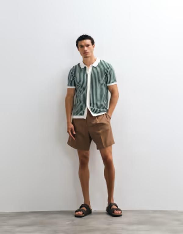 エイソス メンズ ボトムス ハーフパンツ・ショーツ ワイドレッグ プリーツ ショートパンツ ASOS DESIGN pleated wide leg dresshorts in warm brown ブラウン