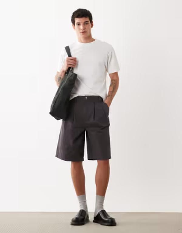 エイソス メンズ ボトムス ハーフパンツ・ショーツ ASOS DESIGN chino jort with pleats in long length CHARCOAL チャコール