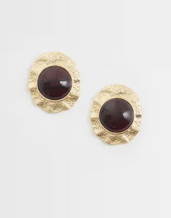 エイソス レディース アクセサリー ピアス・イヤリング ASOS DESIGN studs with burgundy resin stone setting in hammered gold tone Burgundy バーガンディ