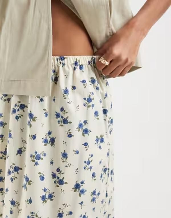 モーテル レディース ボトムスカート Motel Ilaria ditsy rose leaf skirt in light Gray グレー