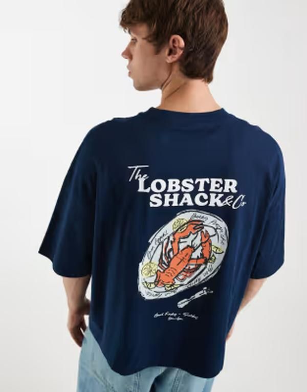 エイソス メンズ トップス Tシャツ グラフィック ASOS DESIGN boxy oversized Tshirt with lobster graphic PAGEANT BLUE ブルー