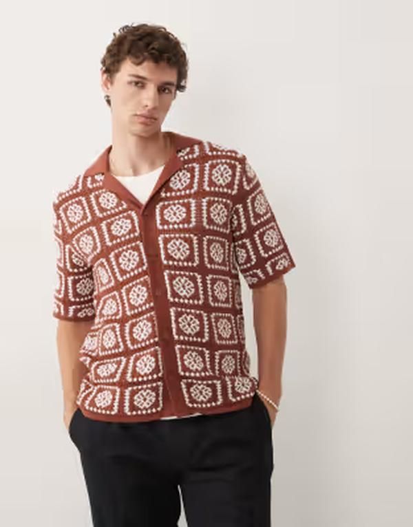 オンリーアンドサンズ メンズ トップス シャツ フラワー柄 フラワー ONLY SONS crochet shirt in rust brown with cream floral detail Cloudancer クリーム