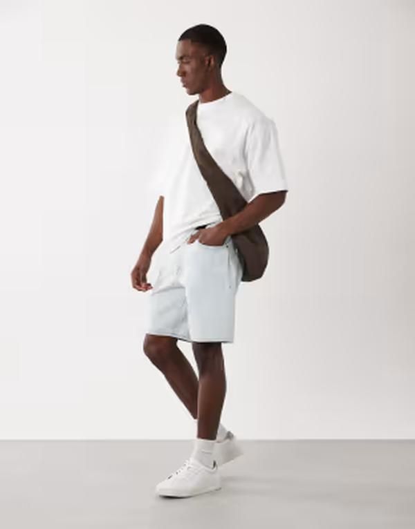 マンゴ メンズ ボトムス ハーフパンツ・ショーツ リラックスフィット ショートパンツ デニム Mango relaxed fit denim shorts in light BLUE ブルー