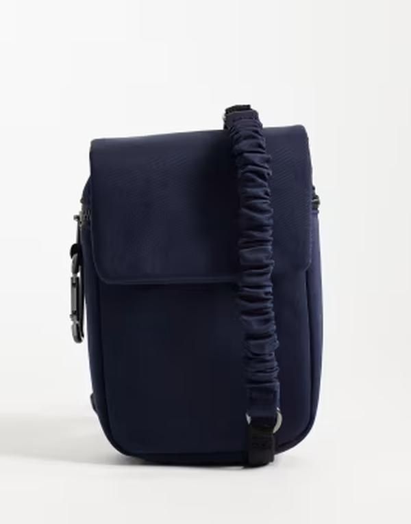 エイソス メンズ バッグ ASOS DESIGN tech crossbody bag NAVY ネイビー