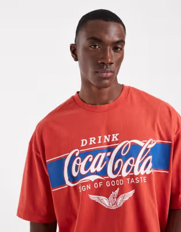 エイソス メンズ トップス Tシャツ プリント ASOS DESIGN oversized Tshirt with CocaCola print RED レッド