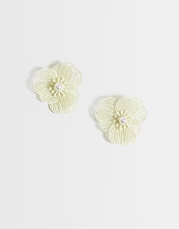 エイソス レディース アクセサリー ピアス・イヤリング フラワー柄 ミニ フラワー ASOS DESIGN small stud earrings with mini wirefloral design in pale yellow イエロー